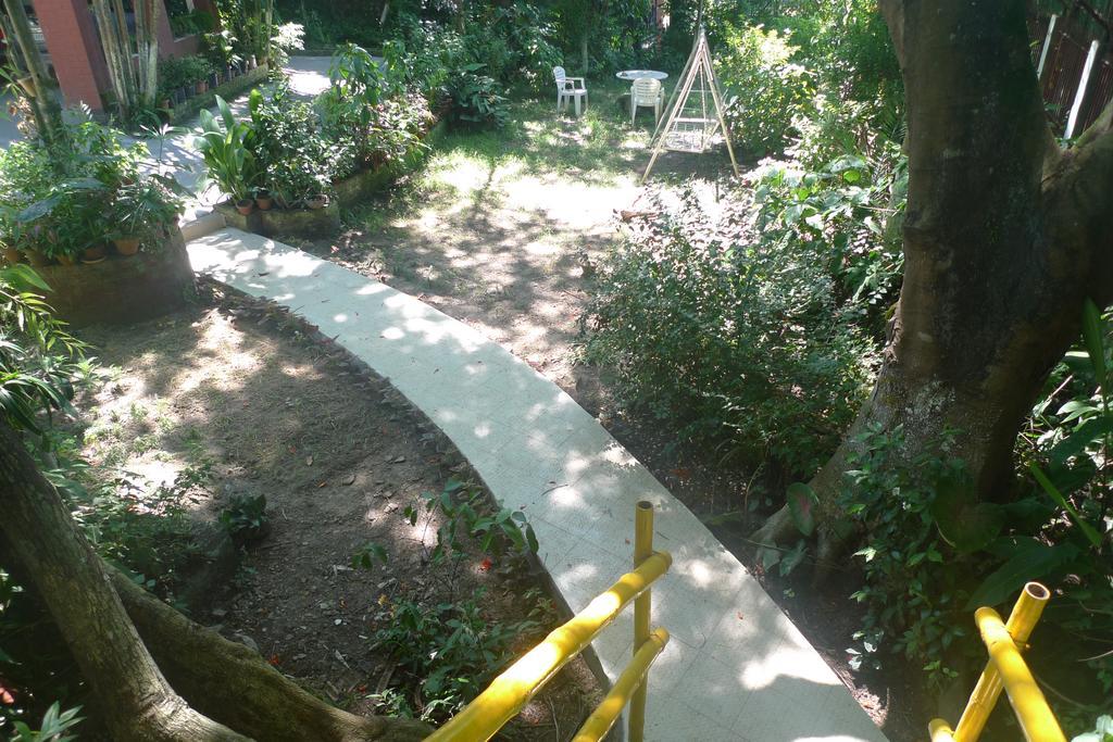 Hilltop Lodge Guwahati Exterior foto