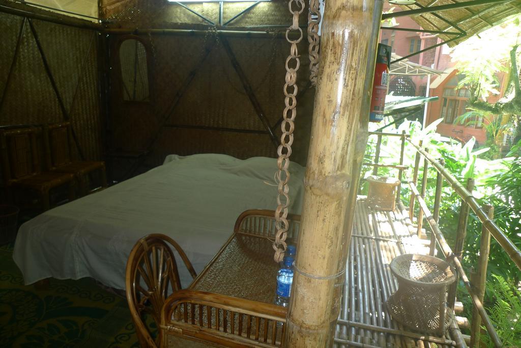 Hilltop Lodge Guwahati Exterior foto