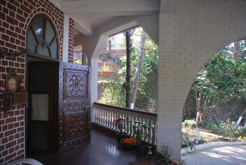 Hilltop Lodge Guwahati Exterior foto